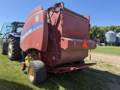 2015 New Holland ROLL-BELT 560 Presse à Balle Ronde — photo 2
