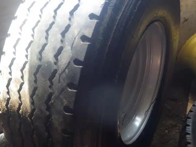 425-65R22.5 Pneus et roues — photo 2