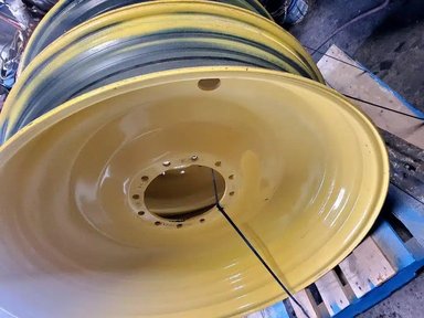 380-90R46 Pneus et roues — photo 2