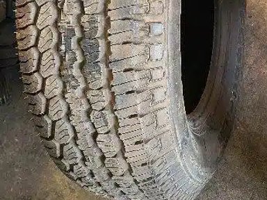 BF Goodrich 235-70R15 Pneus — photo 2