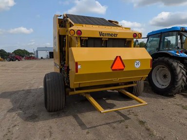 2021 Vermeer 605N Select Presse à Balle Ronde — photo 2