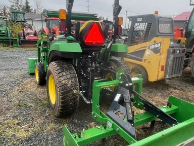 2021 John Deere 2032R Tracteur — photo 2