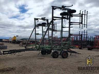 John Deere 1600 Cultivateur Sous-soleur — photo 2