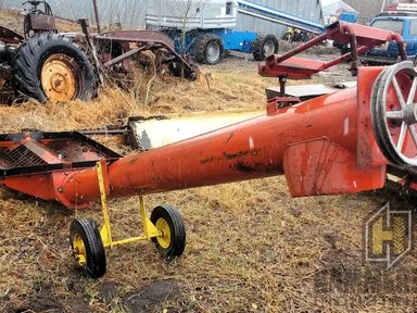 Farm King 9Ft x 10 inch Transfer Auger — photo 2