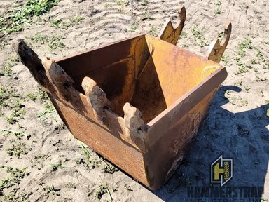 Caterpillar 22 inch Excavator Hoe Digging Bucket w/ Replaceable Teeth Godet (bucket) — photo 2