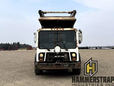 2008 Mack MRU Tandem Axle Front Load Garbage Packer Truck divers — photo 2