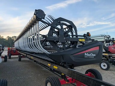 2017 MacDon FD75 — photo 2