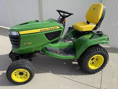 2026 John Deere X738 Tracteur à pelouse — photo 2