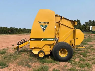 2015 Vermeer 605N Presse à Balle Ronde — photo 2
