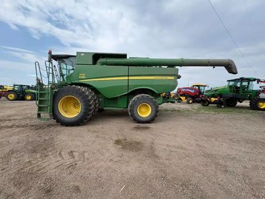 2013 John Deere S690 Batteuse — photo 2