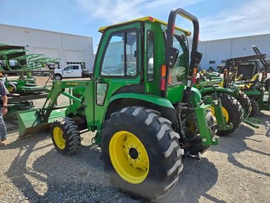 2004 John Deere 4710 Tracteur — photo 2