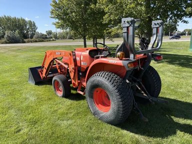 2011 Kubota L3800D Tracteur — photo 2