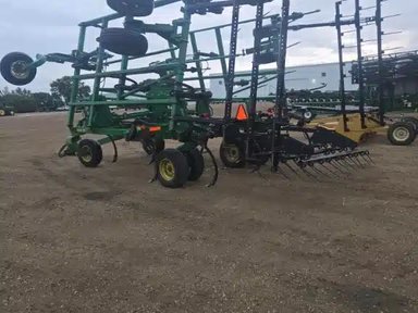2014 John Deere 2410 Cultivateur Sous-soleur — photo 2