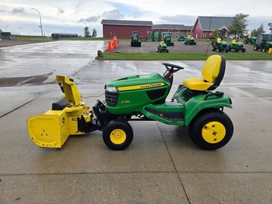 2013 John Deere X730 Tracteur à pelouse — photo 2