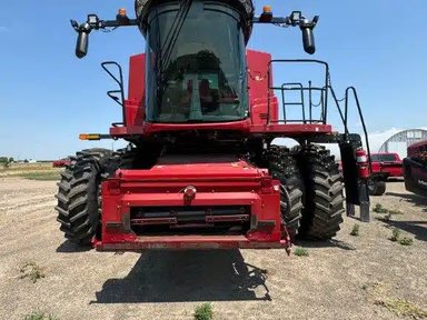 2023 Case IH 7250 Batteuse — photo 2