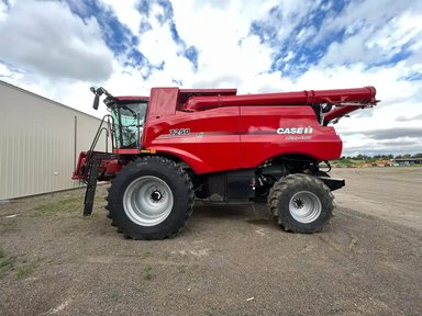 2023 Case IH 7250 Batteuse — photo 2