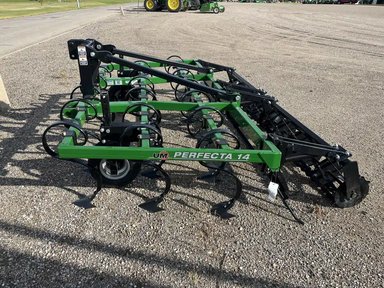 2027 Unverferth Perfecta 14 Cultivateur — photo 2