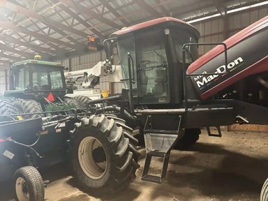 2010 MacDon M150 Andaineur — photo 2