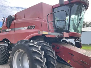 2013 Case IH 8230 Batteuse — photo 2