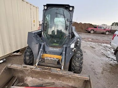 2024 John Deere 320G chargeuse à direction à glissement — photo 2