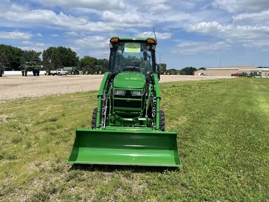 2025 John Deere 3046R Tracteur — photo 2
