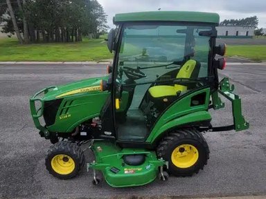 2017 John Deere 1025R Tracteur — photo 2