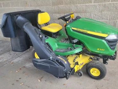 2019 John Deere X330 Tracteur à pelouse — photo 2