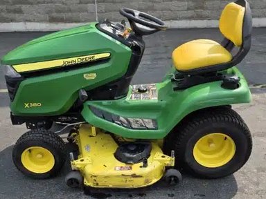 2016 John Deere X380 Tracteur à pelouse — photo 2