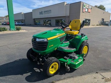 2023 John Deere X738 Tracteur à pelouse — photo 2