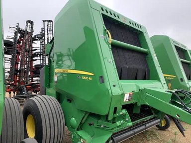 2021 John Deere 560M Presse à Balle Ronde — photo 2