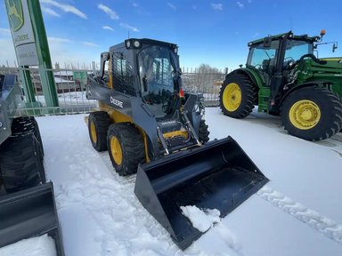 2024 John Deere 320G chargeuse à direction à glissement — photo 2