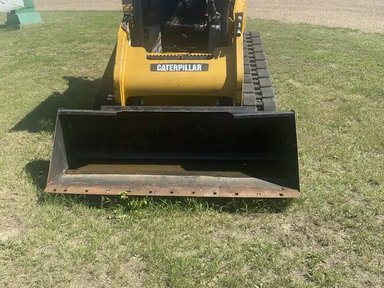2011 Caterpillar 259B3 Chargeur sur chenilles — photo 2
