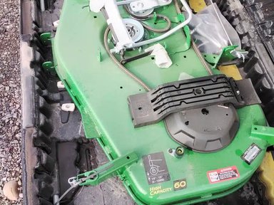 2023 John Deere 60" High Capacity Mower Deck Accessoires — photo 2