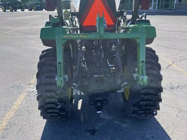 2024 John Deere 2038R Tracteur — photo 2