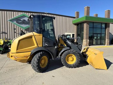 2019 John Deere 244L Chargeur sur roues — photo 2