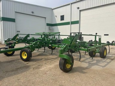 2025 John Deere 2430 Cultivateur Sous-soleur — photo 2