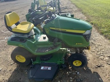 2026 John Deere X330 Tracteur à pelouse — photo 2
