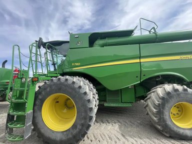 2022 John Deere S780 Batteuse — photo 2