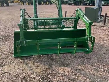 2026 John Deere 640R chargeur frontal — photo 2