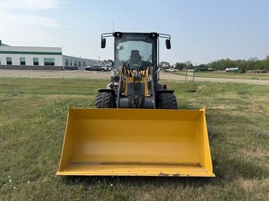 2026 John Deere 324P Tracteur avec chargeur — photo 2