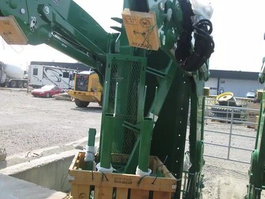 2026 John Deere 640R chargeur frontal — photo 2