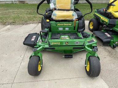2026 John Deere Z545R Tondeuse à rayon de braquage zéro — photo 2