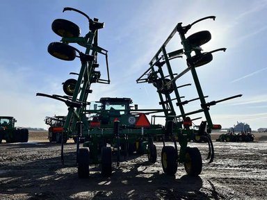 2023 John Deere 2430 Cultivateur Sous-soleur — photo 2