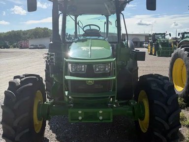 2024 John Deere 5095M Tracteur — photo 2