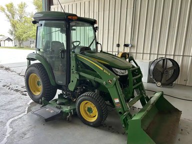 2022 John Deere 3046R Tracteur — photo 2