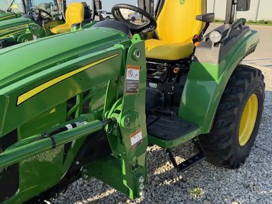 2026 John Deere 2038R Tracteur — photo 2