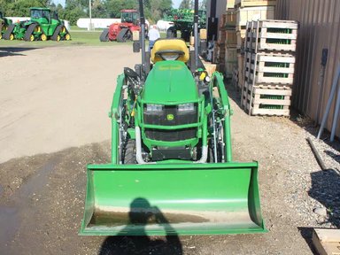 2023 John Deere 1025R Tracteur — photo 2