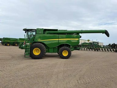 2022 John Deere S780 Batteuse — photo 2