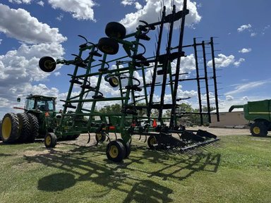 2022 John Deere 2430 Cultivateur Sous-soleur — photo 2