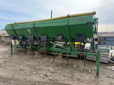 6 Row Ridger and Dry Fertilizer Hopper Équipement pour pommes de terre — photo 2